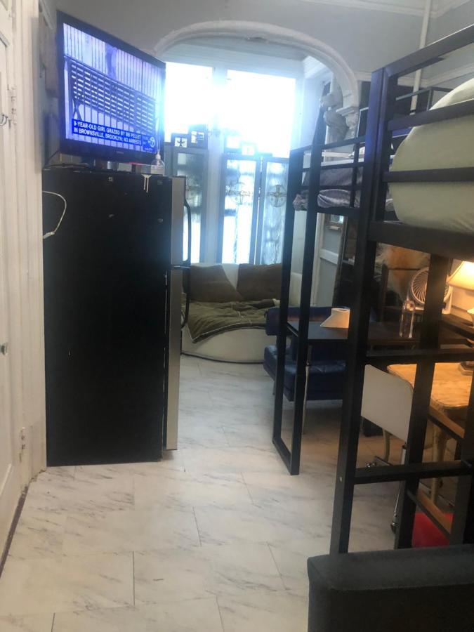 Private Room In Manhattan New York Exterior photo